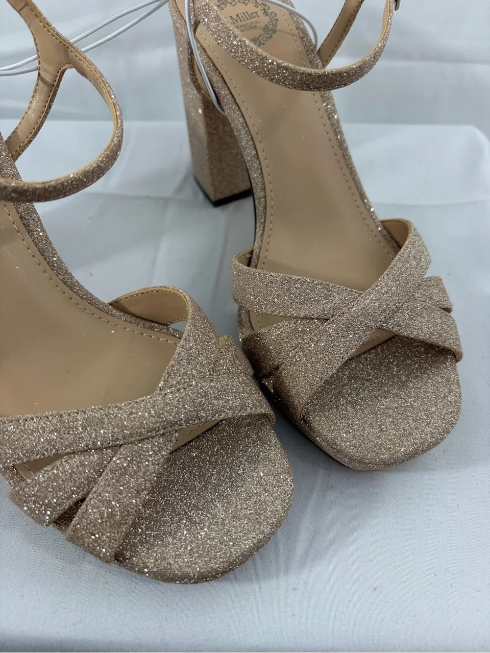 NWT Nicole Miller Women’s Size 7 Glitter Block Heel Sandals in Champagne Heels